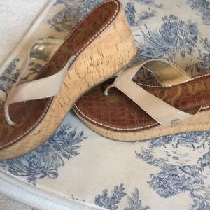 Sam Edelman beige patent leather wedges size 10